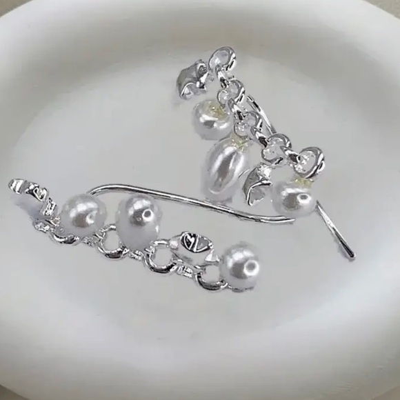 Tous Shapes Pea in a pod Pearl Row Line Earrings - Picture 9 of 14